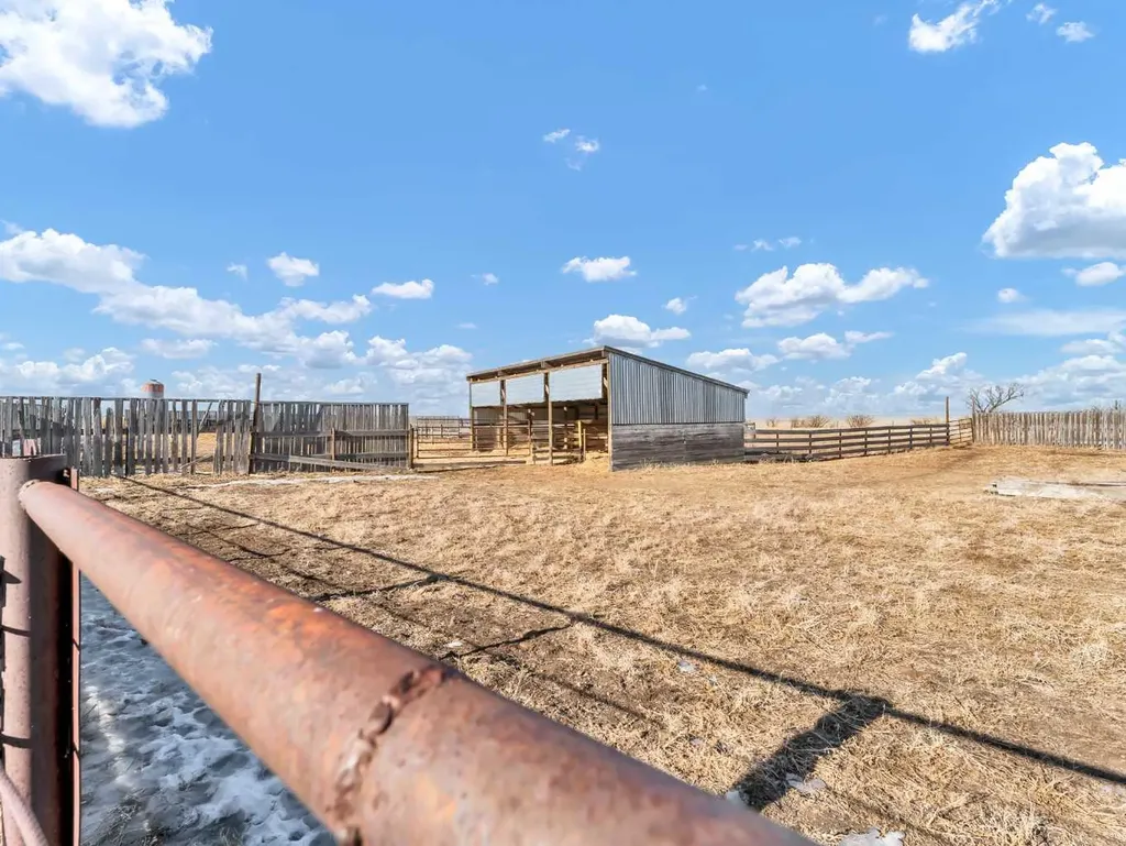 22222 Range Road 20 Bindloss AB T0J0H0