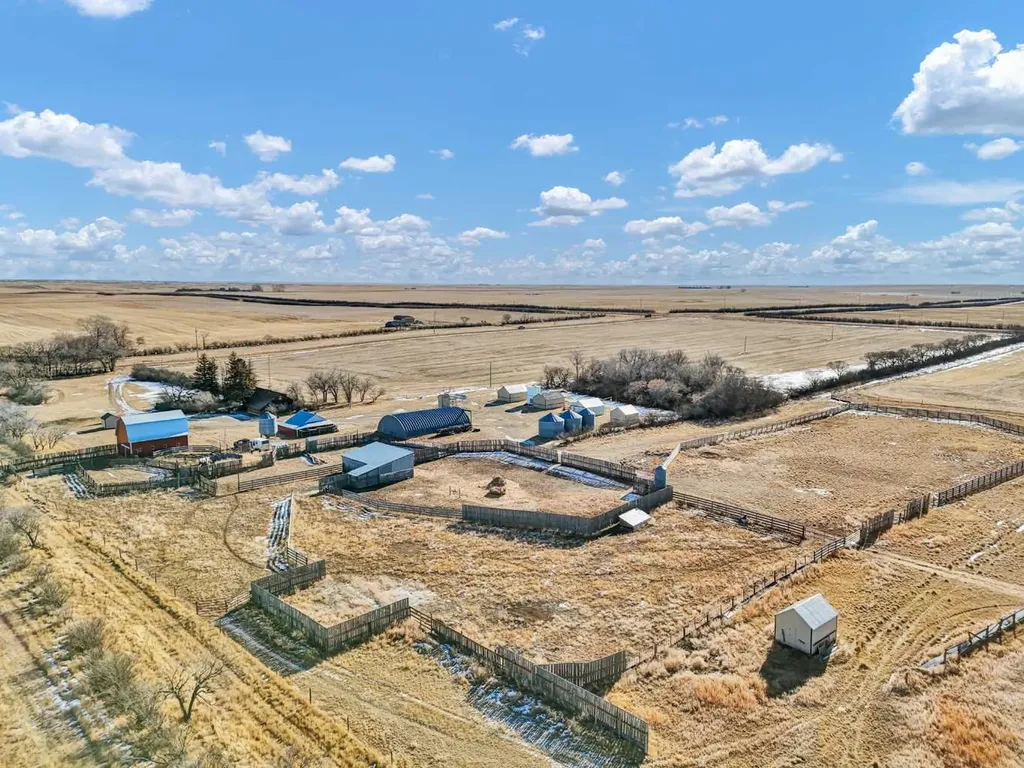 22222 Range Road 20 Bindloss AB T0J0H0