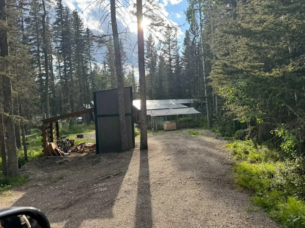 5227 Township Road 320 Rural Mountain View County AB T0M 1X0