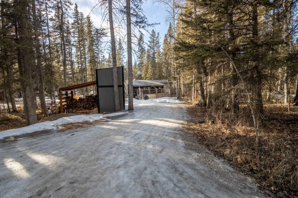 5227 Township Road 320 Rural Mountain View County AB T0M 1X0