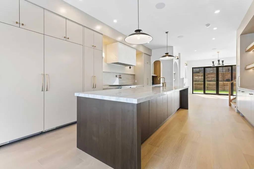2011 28 Avenue SW Calgary AB T2T 1K4