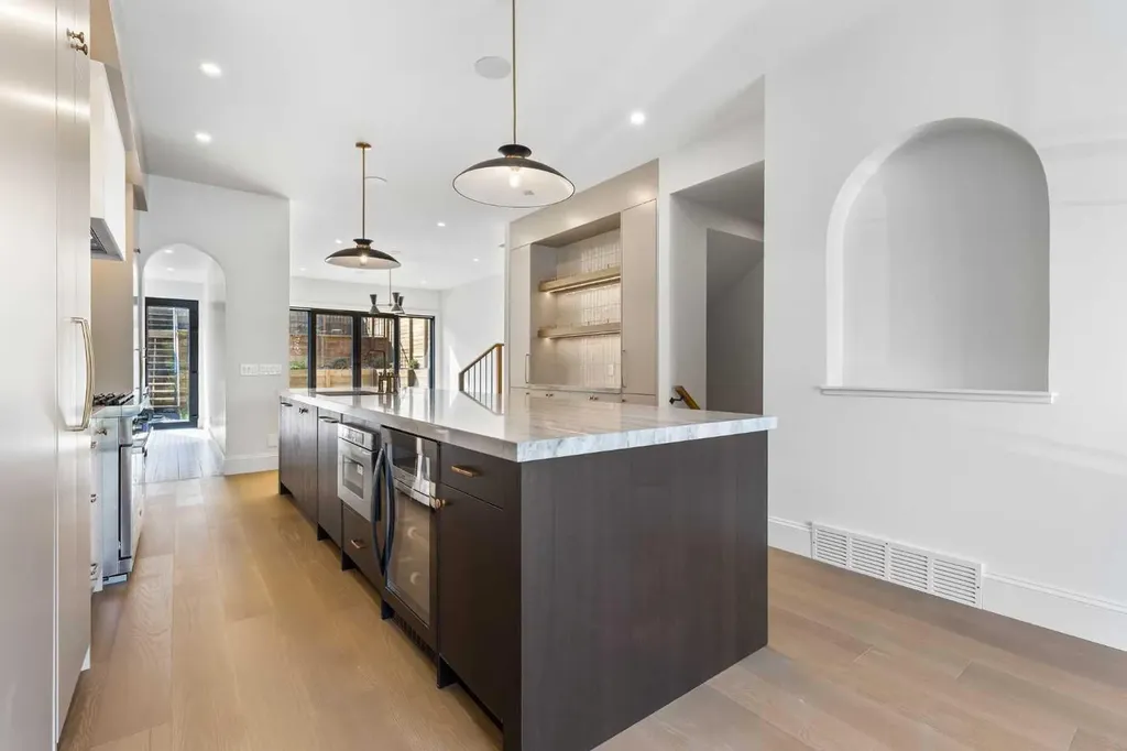 2011 28 Avenue SW Calgary AB T2T 1K4