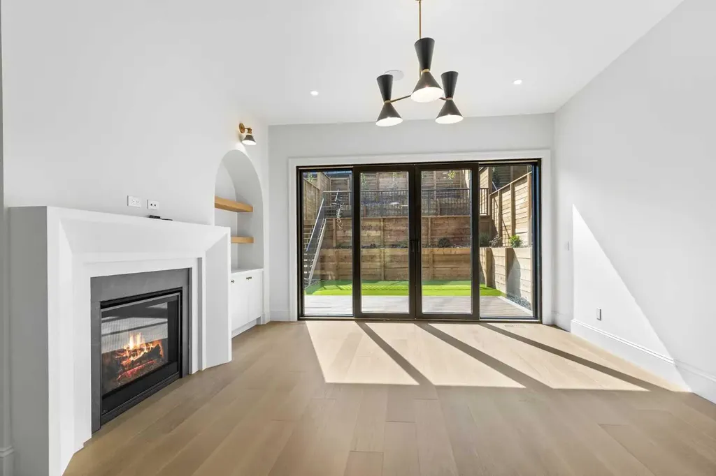 2011 28 Avenue SW Calgary AB T2T 1K4