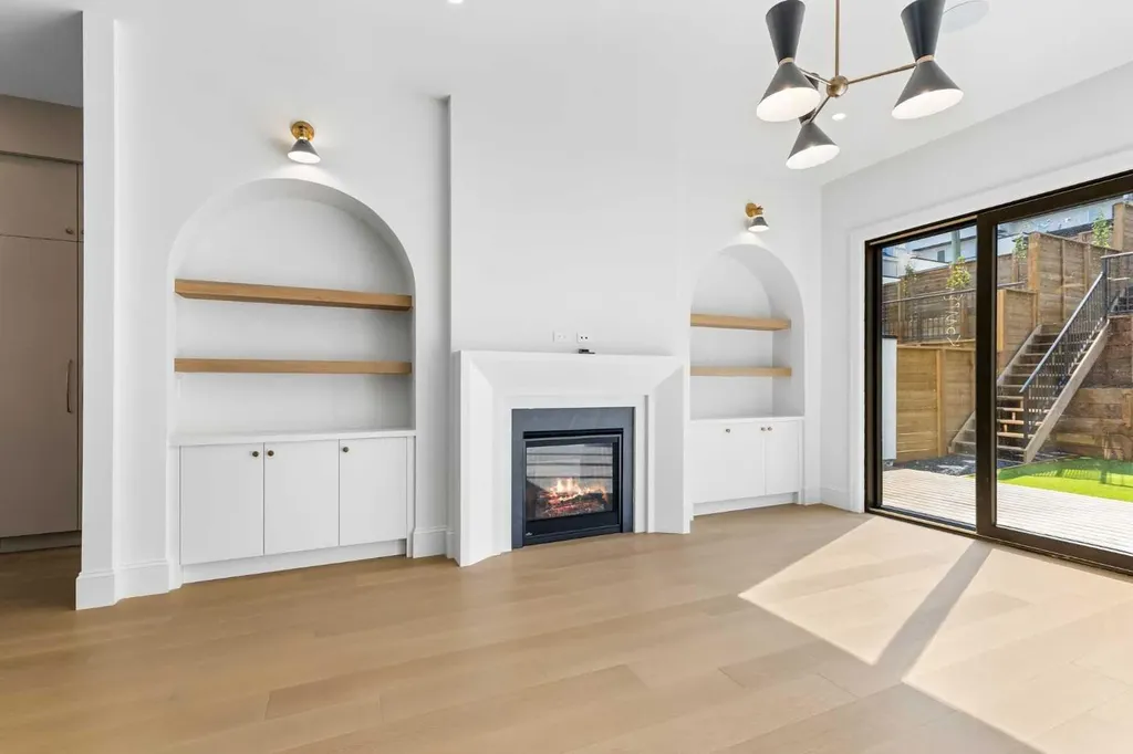 2011 28 Avenue SW Calgary AB T2T 1K4