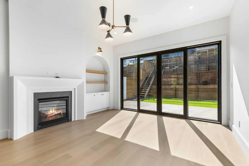 2011 28 Avenue SW Calgary AB T2T 1K4