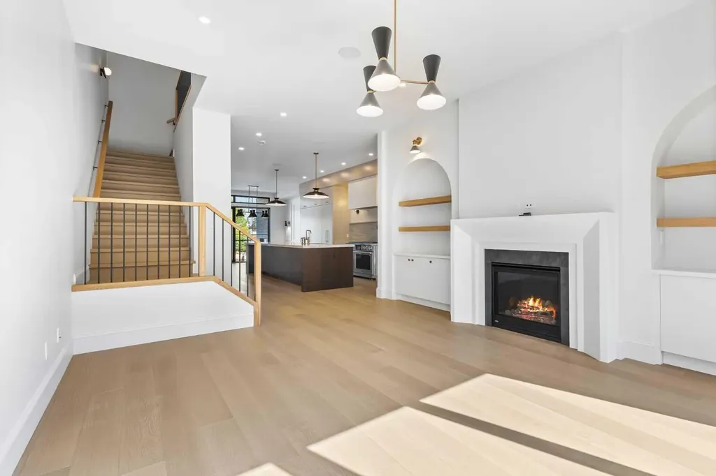 2011 28 Avenue SW Calgary AB T2T 1K4