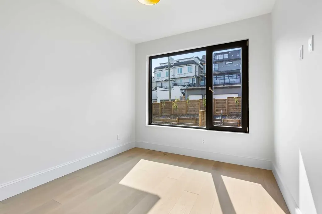 2011 28 Avenue SW Calgary AB T2T 1K4