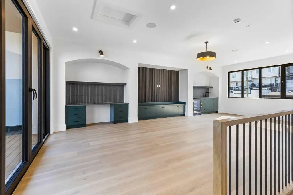 2011 28 Avenue SW Calgary AB T2T 1K4