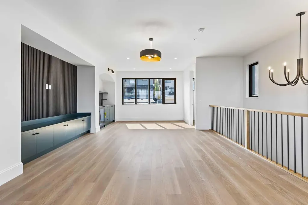 2011 28 Avenue SW Calgary AB T2T 1K4