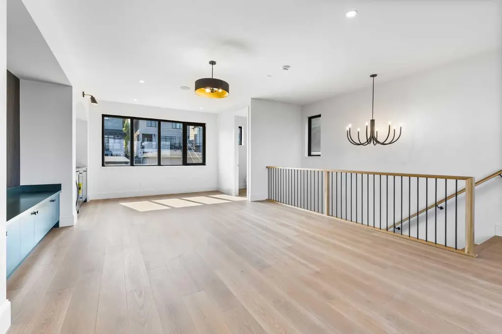 2011 28 Avenue SW Calgary AB T2T 1K4