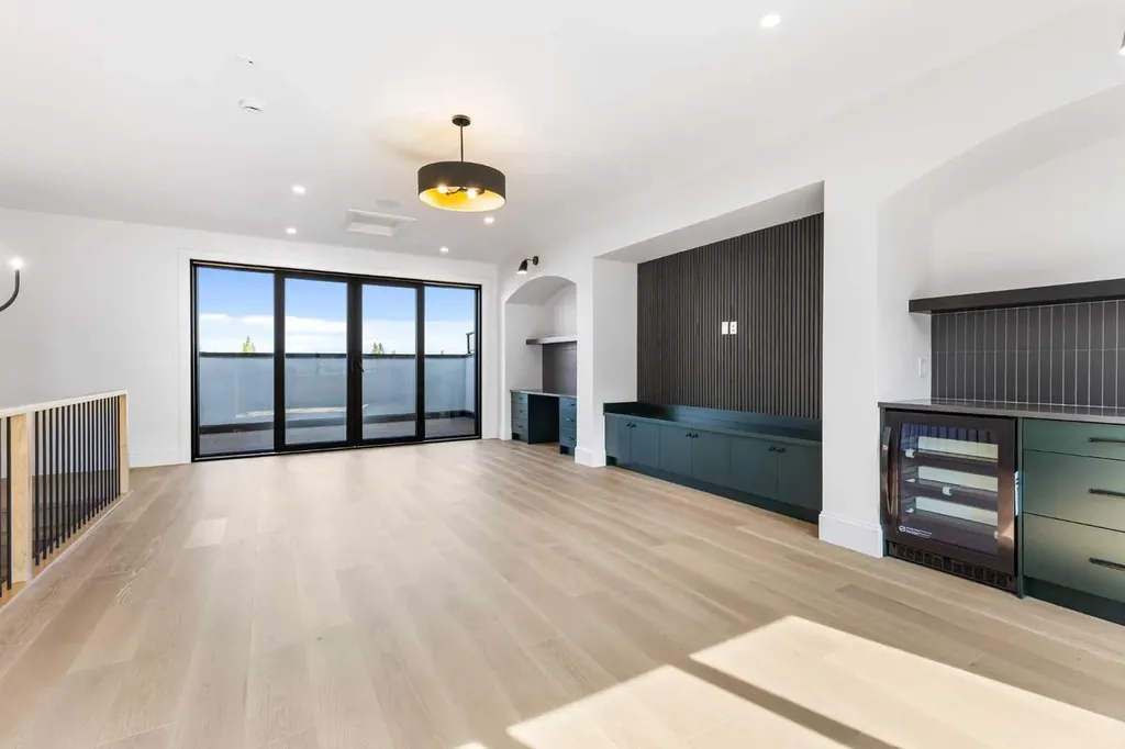 2011 28 Avenue SW Calgary AB T2T 1K4
