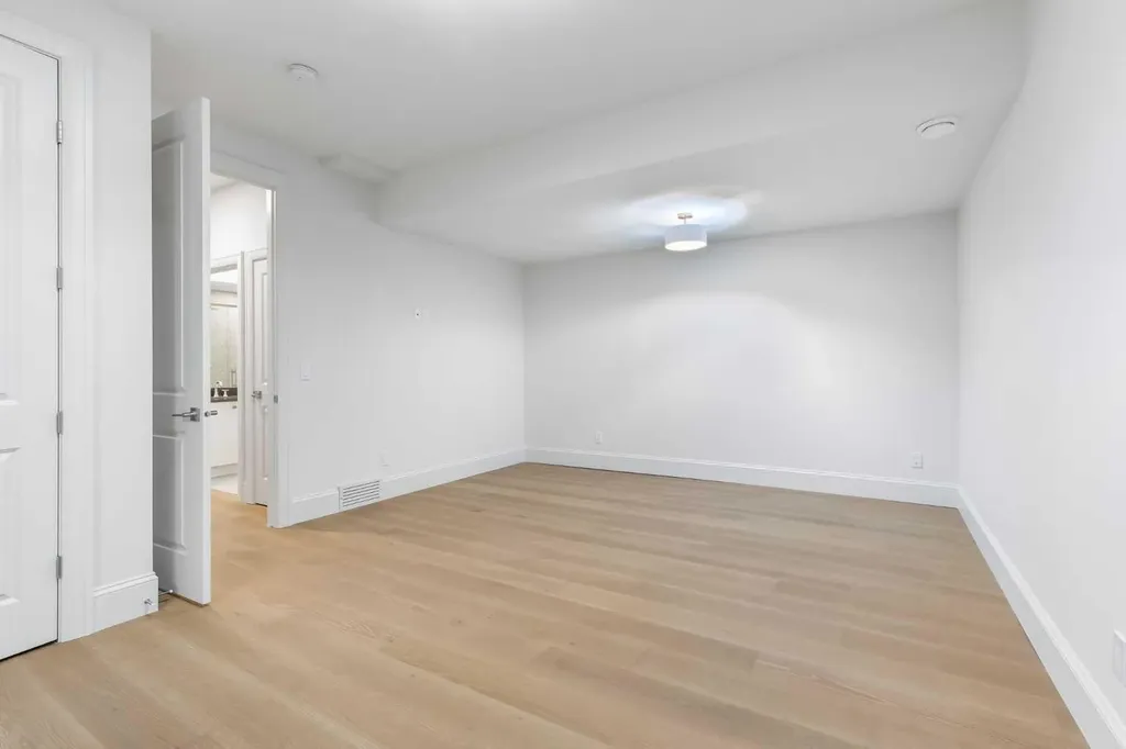 2011 28 Avenue SW Calgary AB T2T 1K4