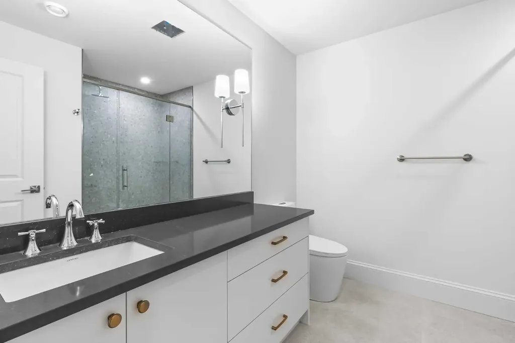 2011 28 Avenue SW Calgary AB T2T 1K4
