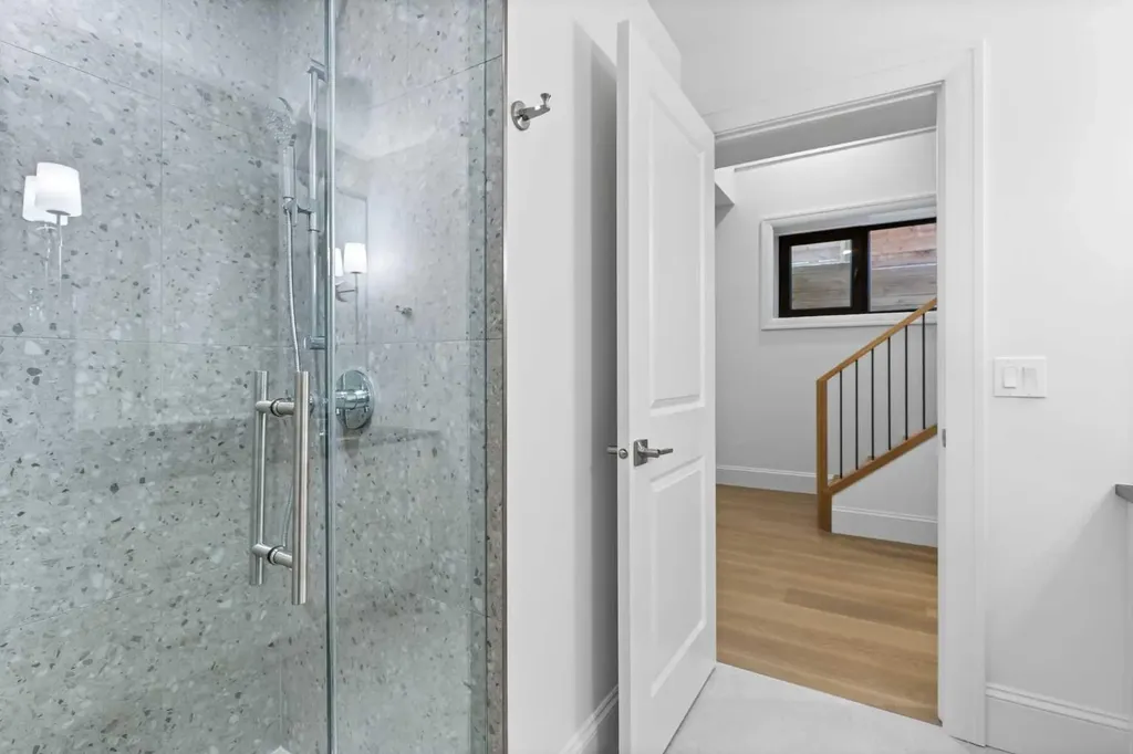 2011 28 Avenue SW Calgary AB T2T 1K4
