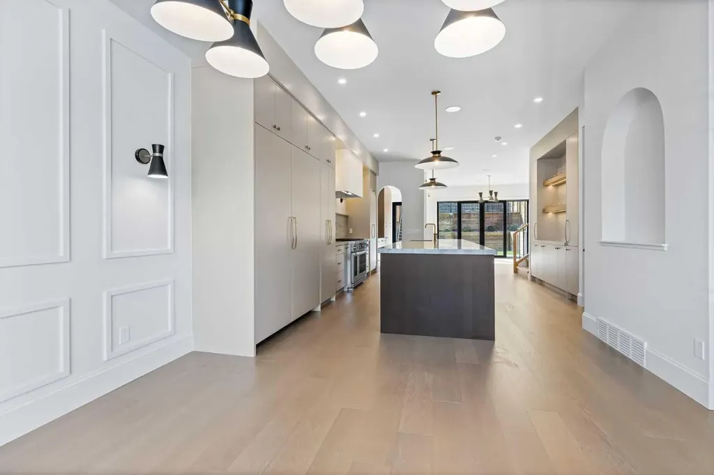 2011 28 Avenue SW Calgary AB T2T 1K4