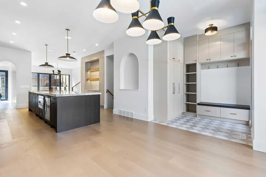 2011 28 Avenue SW Calgary AB T2T 1K4