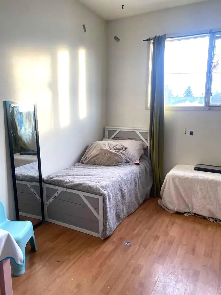 5209 60 Avenue N Ponoka AB T4J 1E9