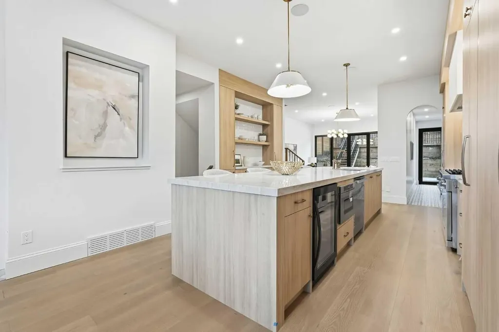 2009 28 Avenue SW Calgary AB T2T 1K4