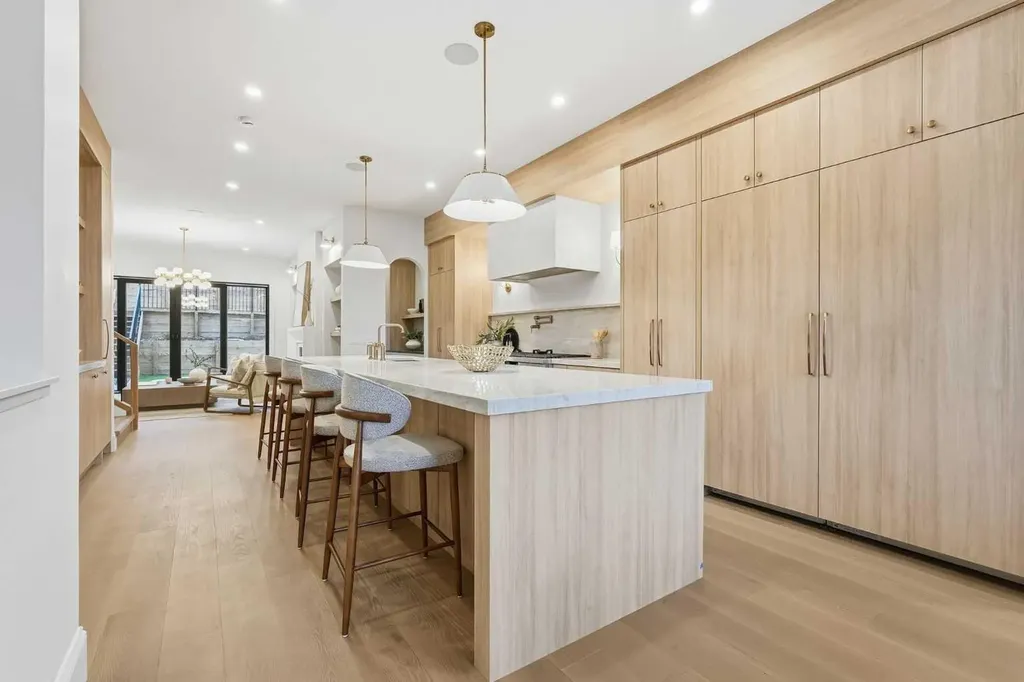 2009 28 Avenue SW Calgary AB T2T 1K4