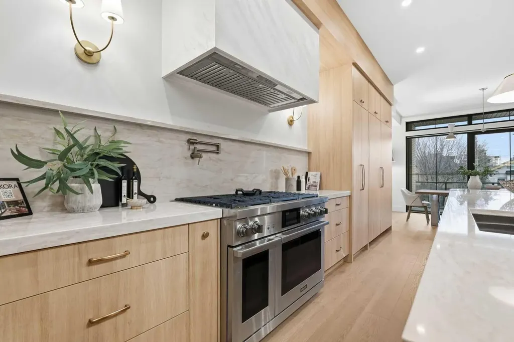 2009 28 Avenue SW Calgary AB T2T 1K4