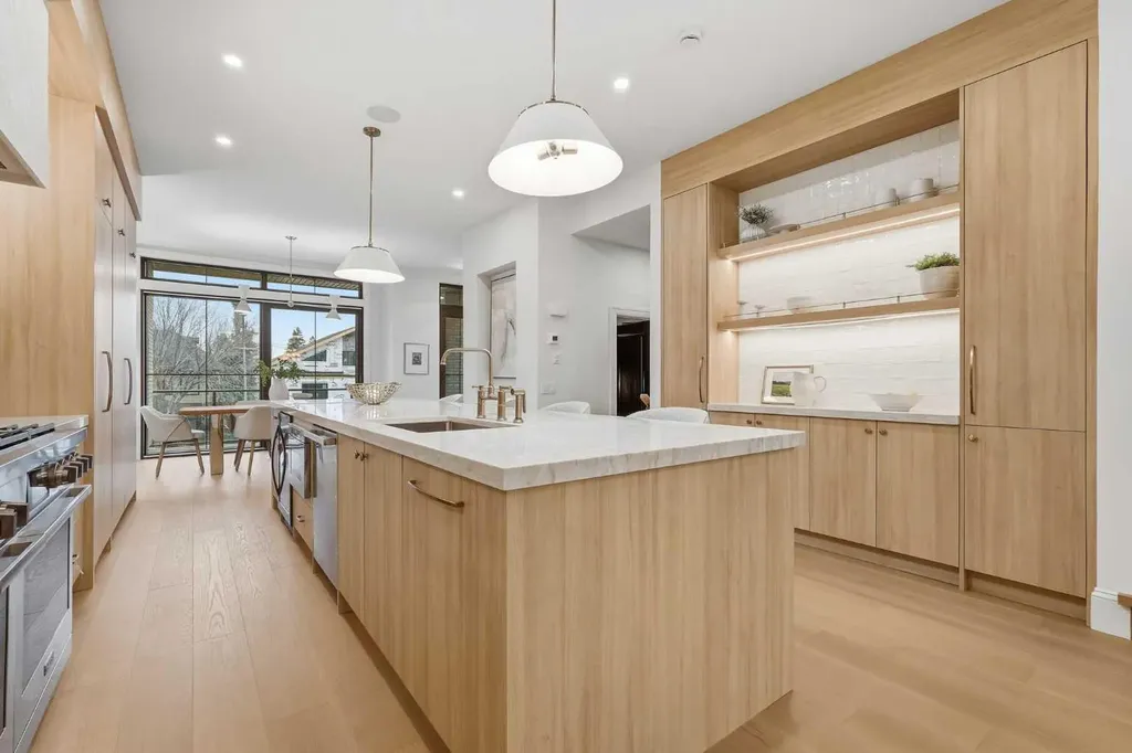 2009 28 Avenue SW Calgary AB T2T 1K4