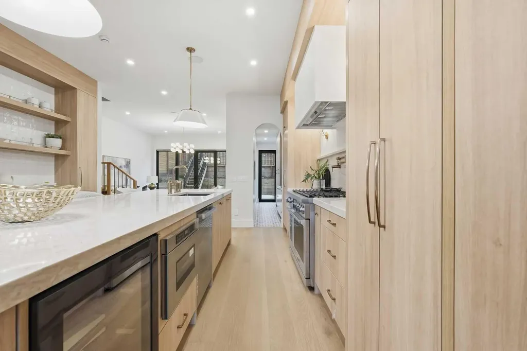 2009 28 Avenue SW Calgary AB T2T 1K4
