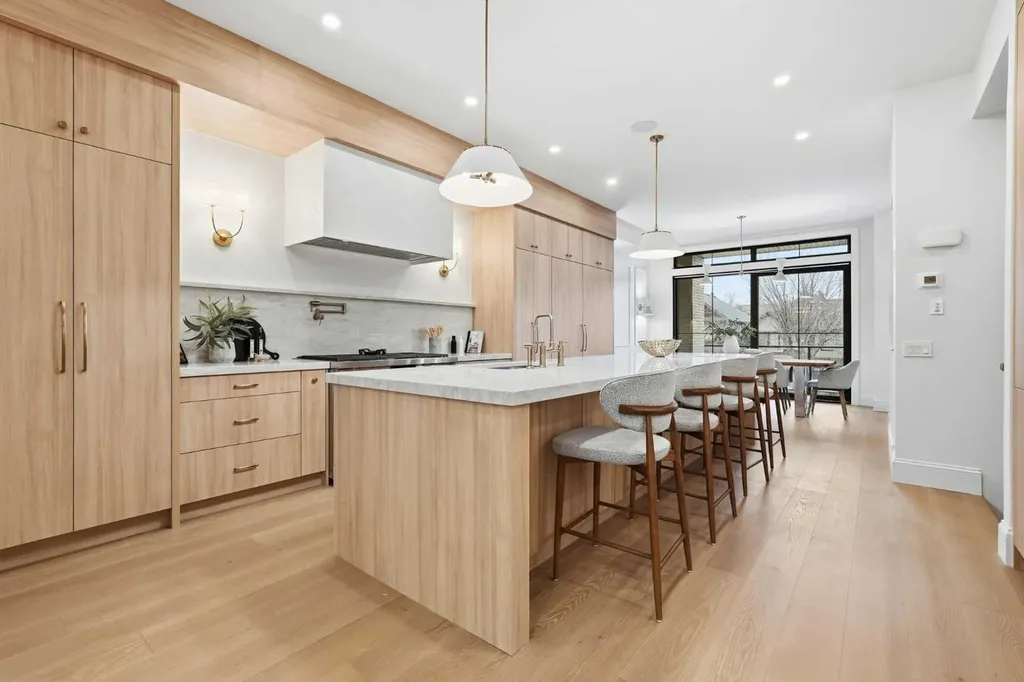 2009 28 Avenue SW Calgary AB T2T 1K4