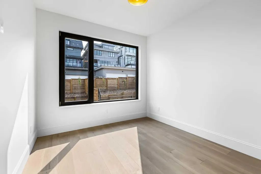 2009 28 Avenue SW Calgary AB T2T 1K4