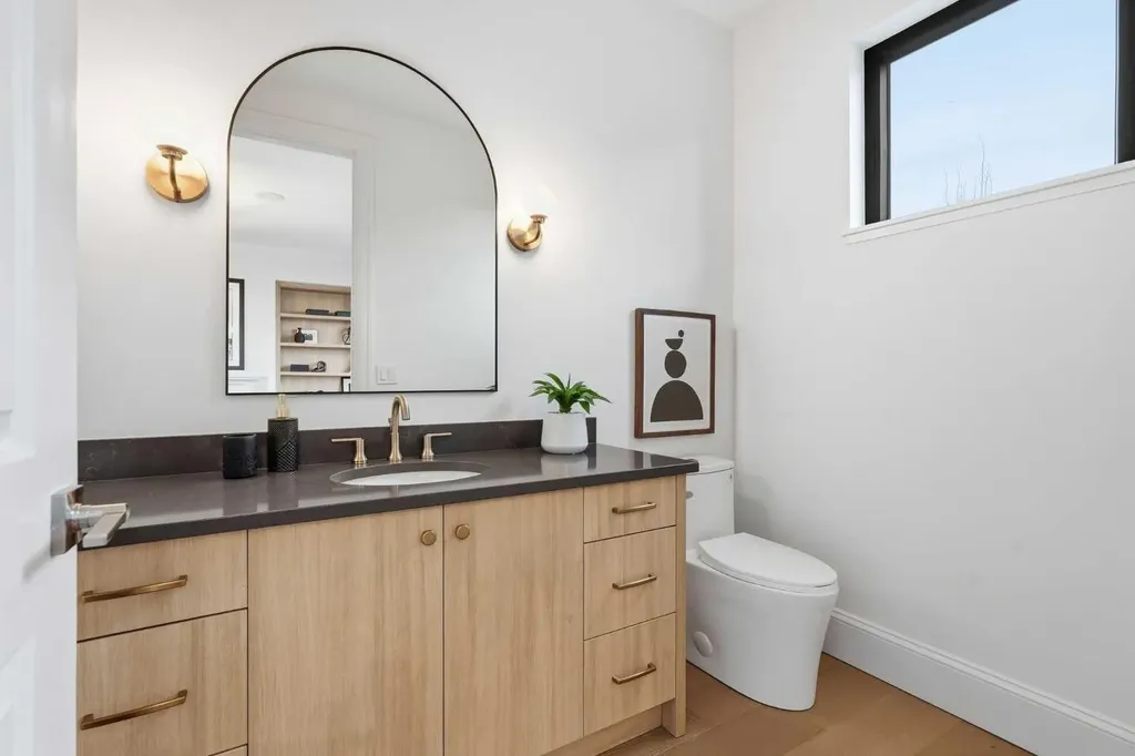 2009 28 Avenue SW Calgary AB T2T 1K4