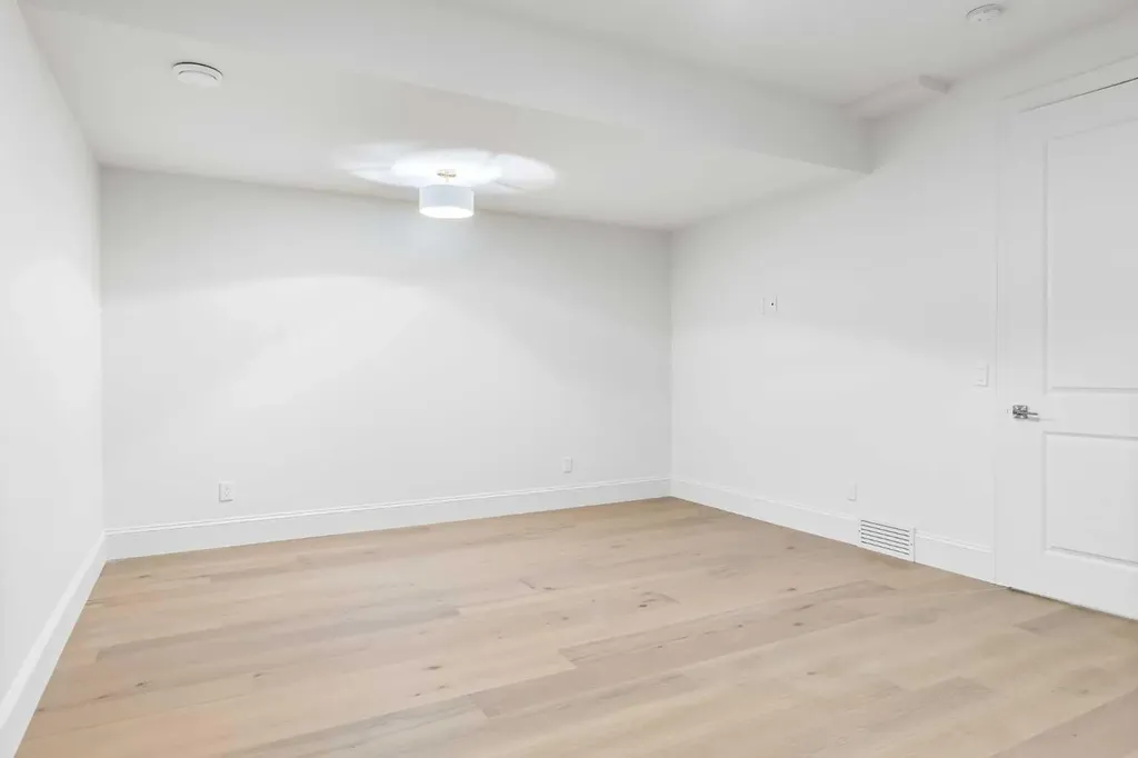 2009 28 Avenue SW Calgary AB T2T 1K4