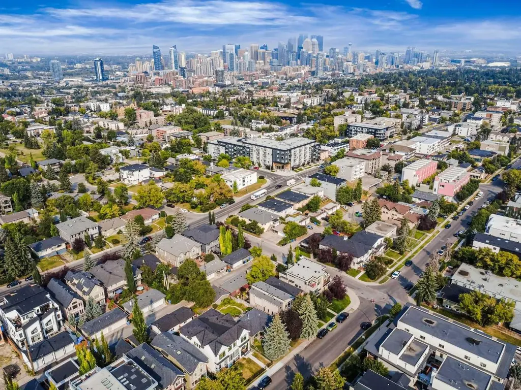 2009 28 Avenue SW Calgary AB T2T 1K4