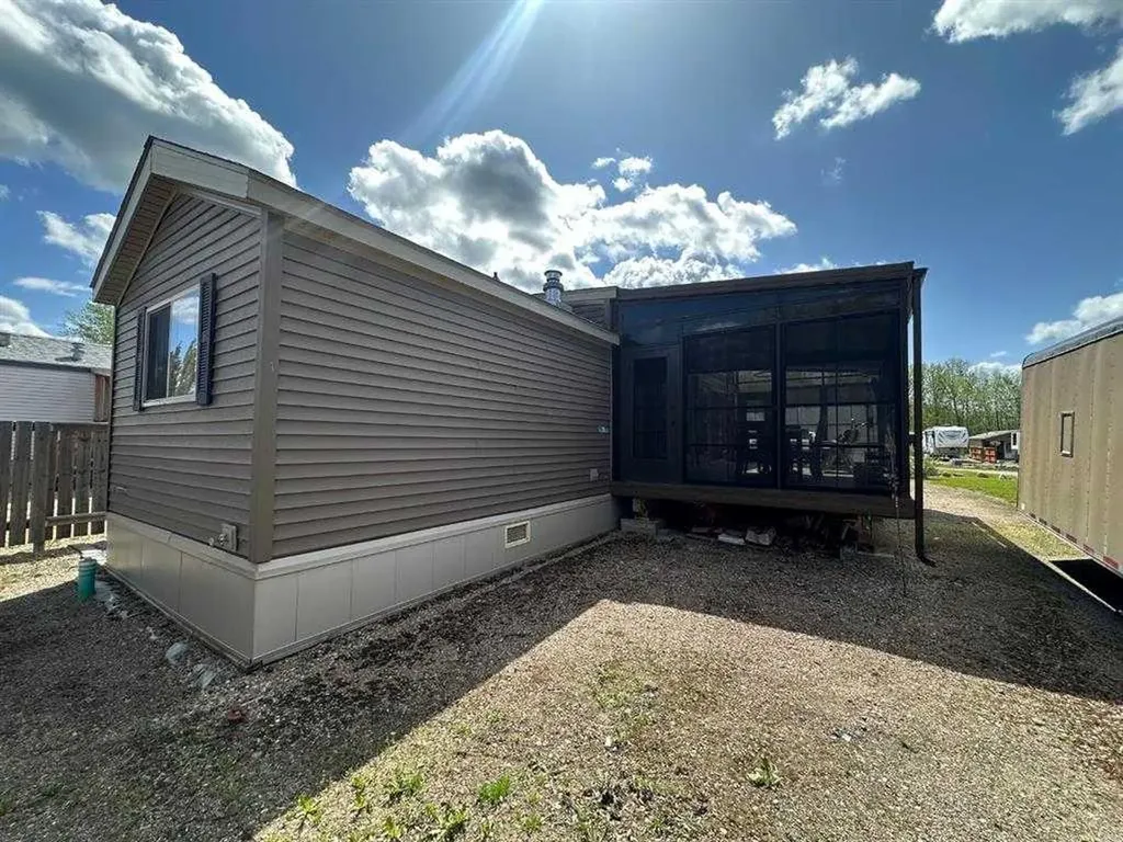1115 Oak Avenue Lac Des Iles SK S0M 1A0