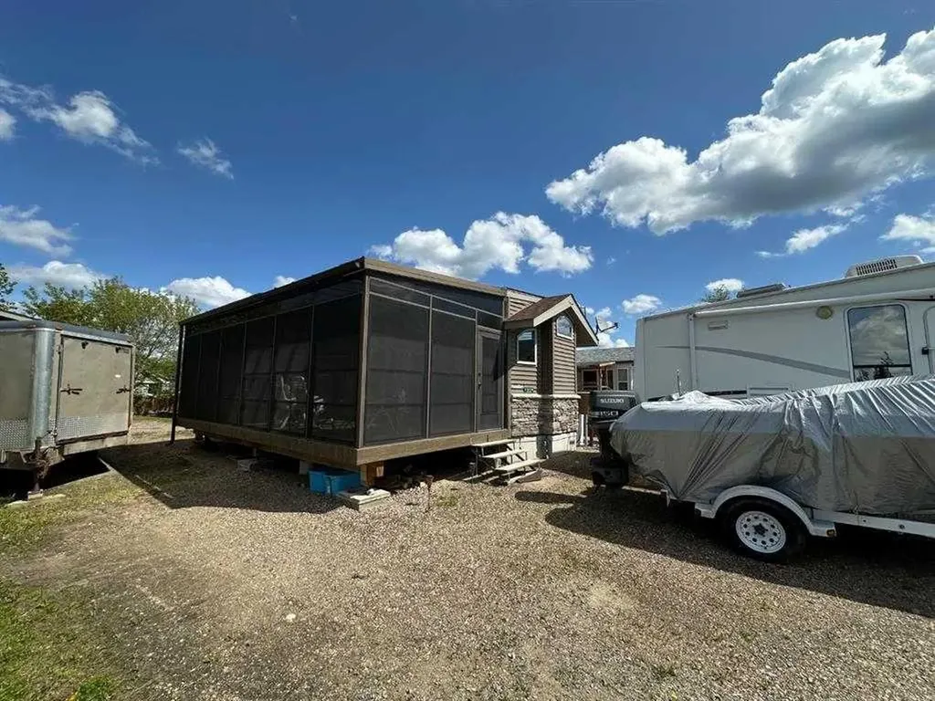 1115 Oak Avenue Lac Des Iles SK S0M 1A0