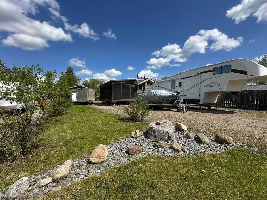 1115 Oak Avenue Lac Des Iles SK S0M 1A0