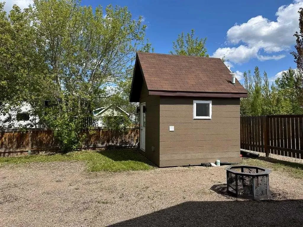 1115 Oak Avenue Lac Des Iles SK S0M 1A0
