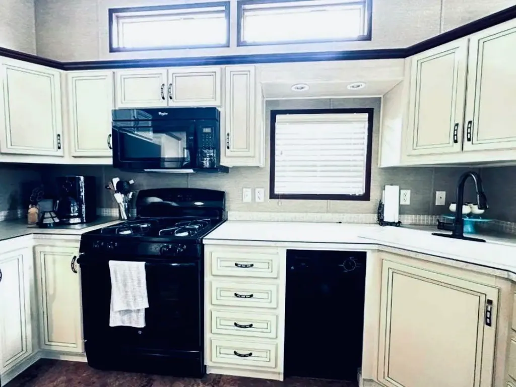 1115 Oak Avenue Lac Des Iles SK S0M 1A0