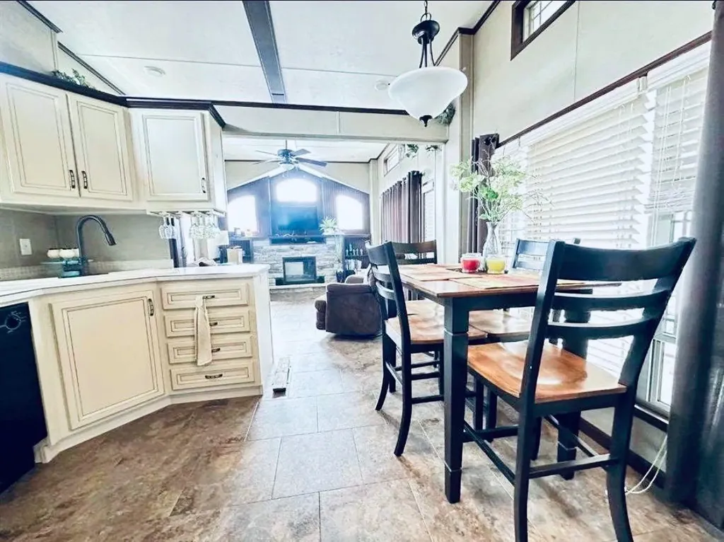 1115 Oak Avenue Lac Des Iles SK S0M 1A0
