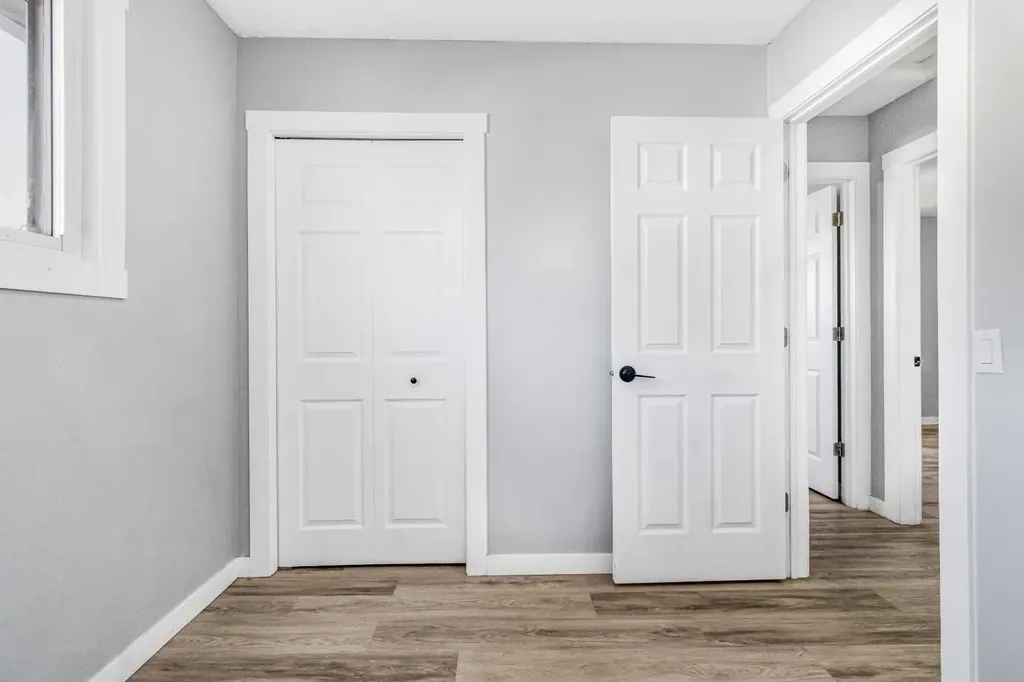 183 Penbrooke Close SE Calgary AB T2A 3N9