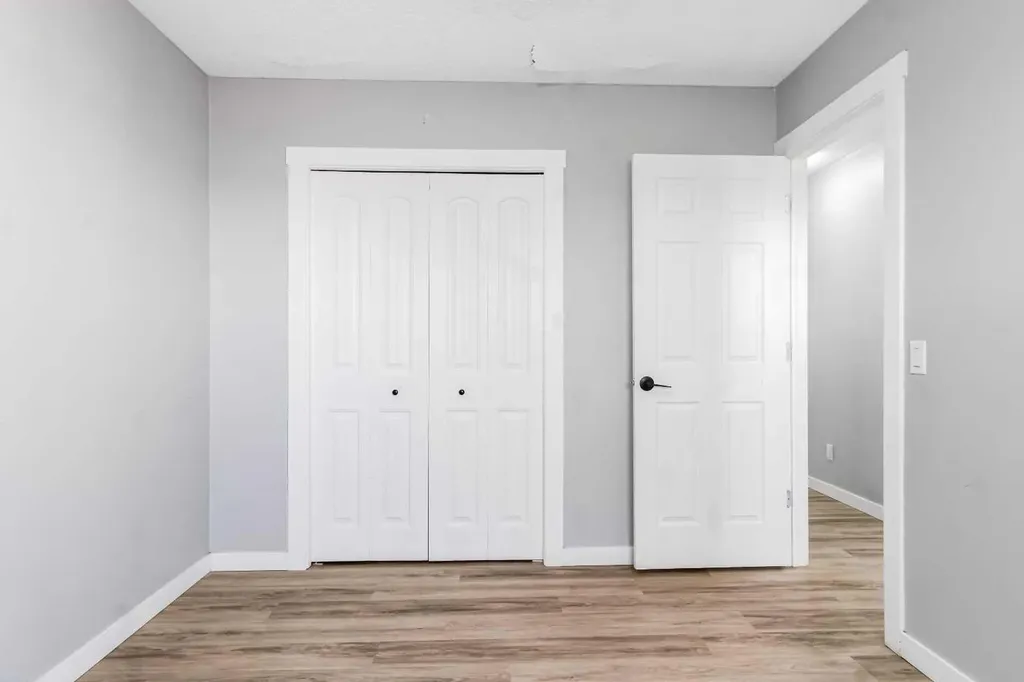 183 Penbrooke Close SE Calgary AB T2A 3N9