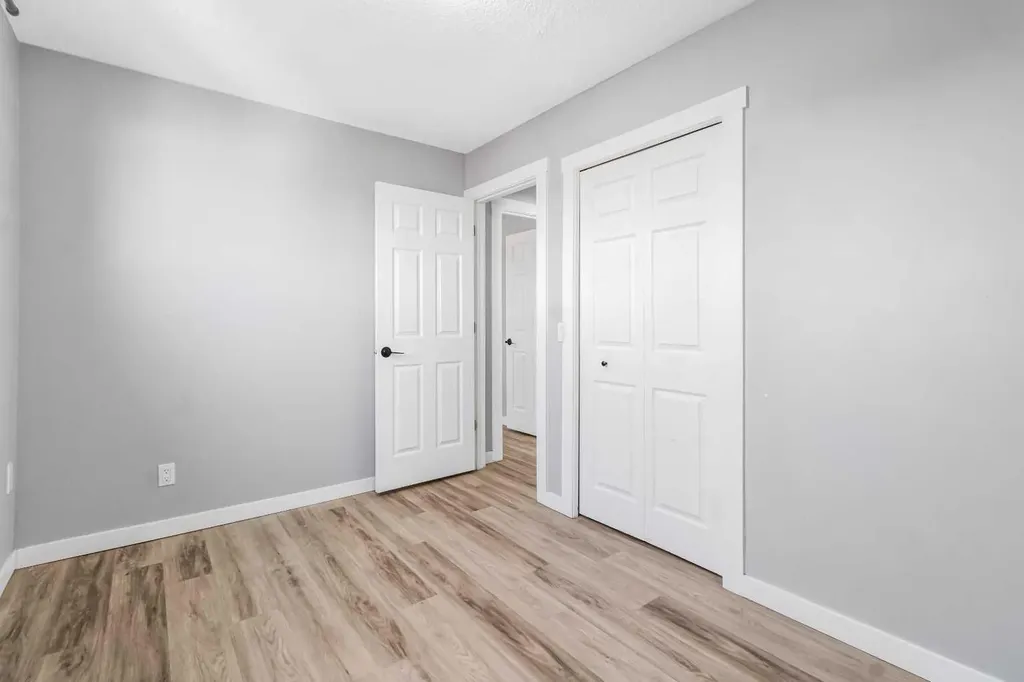 183 Penbrooke Close SE Calgary AB T2A 3N9