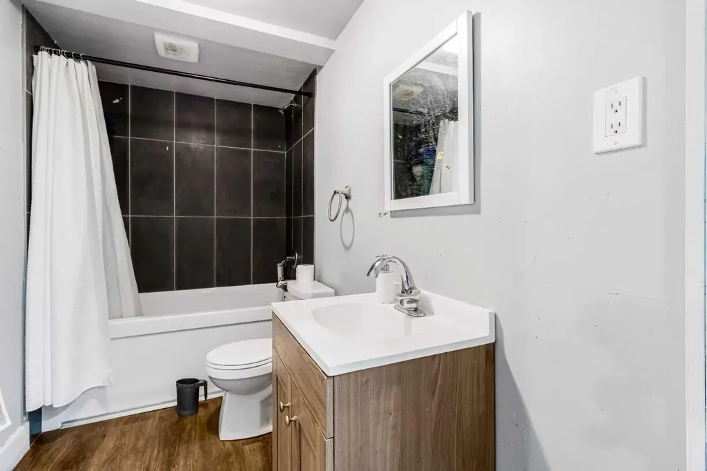 183 Penbrooke Close SE Calgary AB T2A 3N9