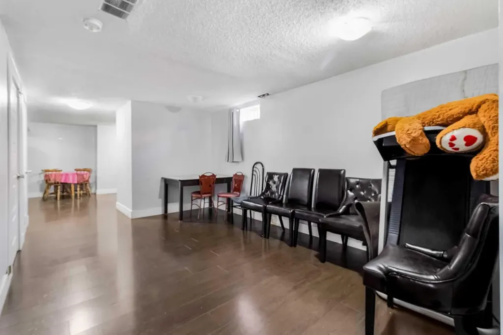 183 Penbrooke Close SE Calgary AB T2A 3N9