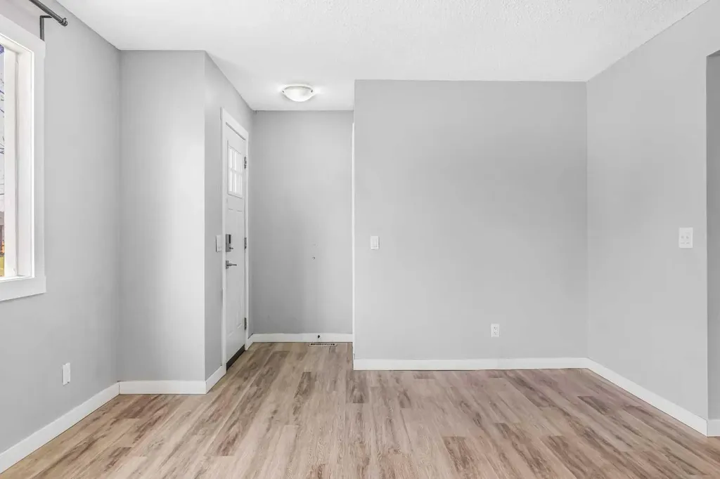 183 Penbrooke Close SE Calgary AB T2A 3N9