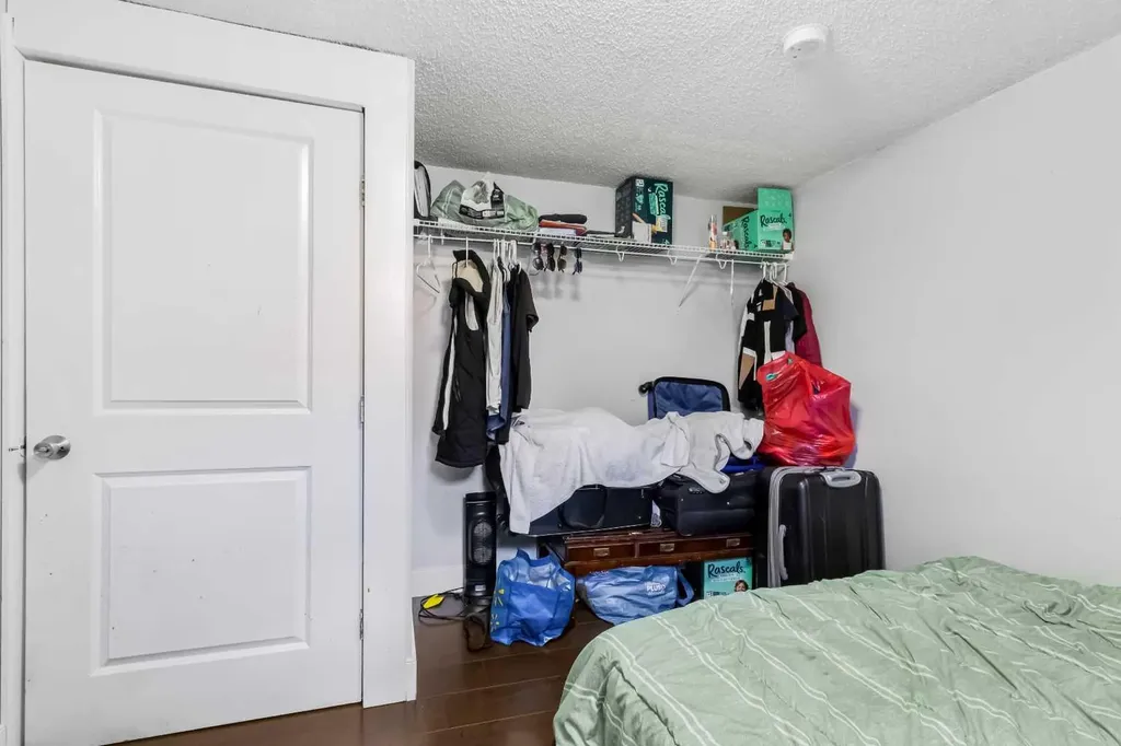 183 Penbrooke Close SE Calgary AB T2A 3N9