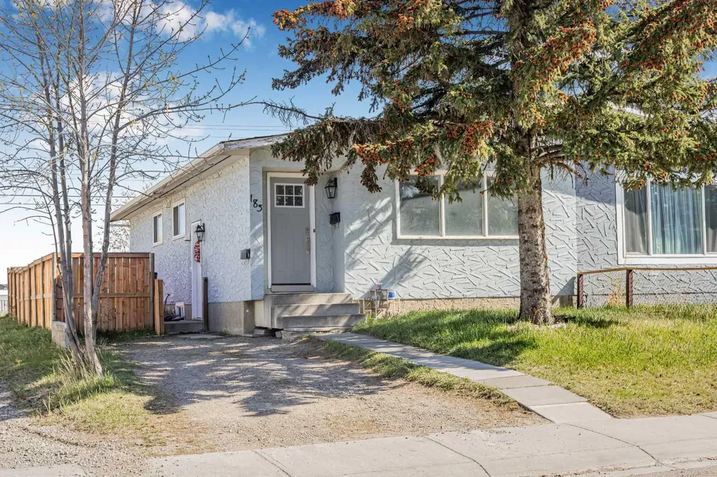 183 Penbrooke Close SE Calgary AB T2A 3N9