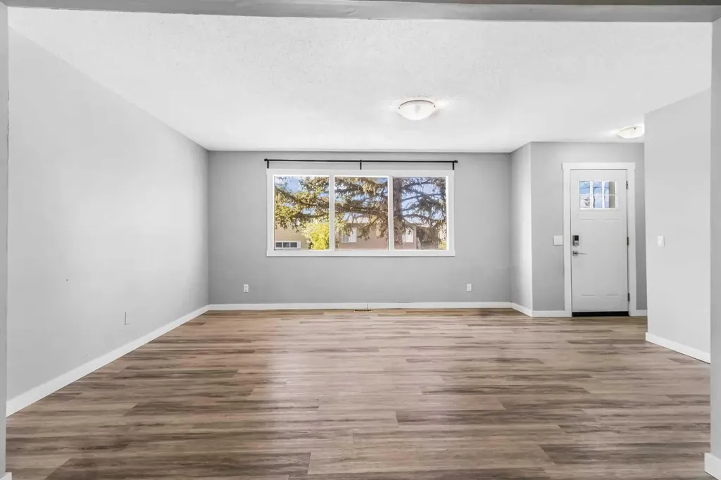 183 Penbrooke Close SE Calgary AB T2A 3N9
