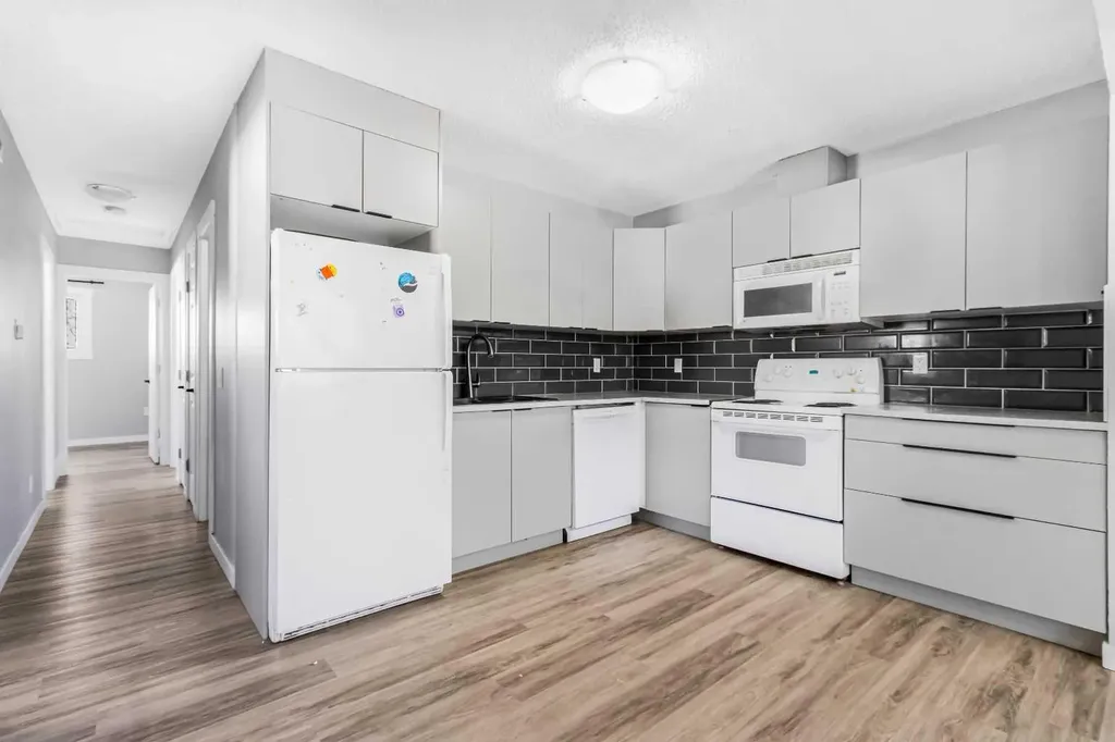 183 Penbrooke Close SE Calgary AB T2A 3N9
