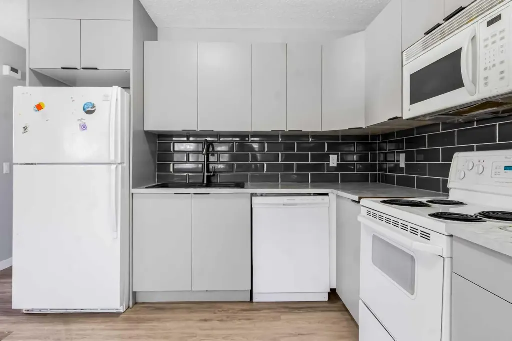 183 Penbrooke Close SE Calgary AB T2A 3N9
