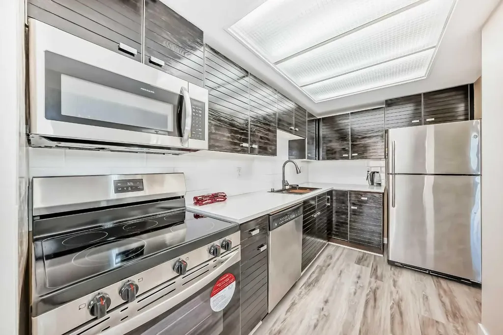 1334 14 Avenue SW Calgary AB T3C 0W2