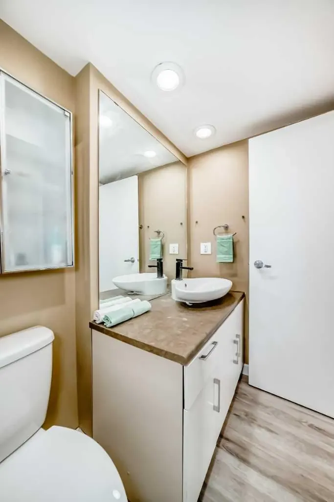 1334 14 Avenue SW Calgary AB T3C 0W2